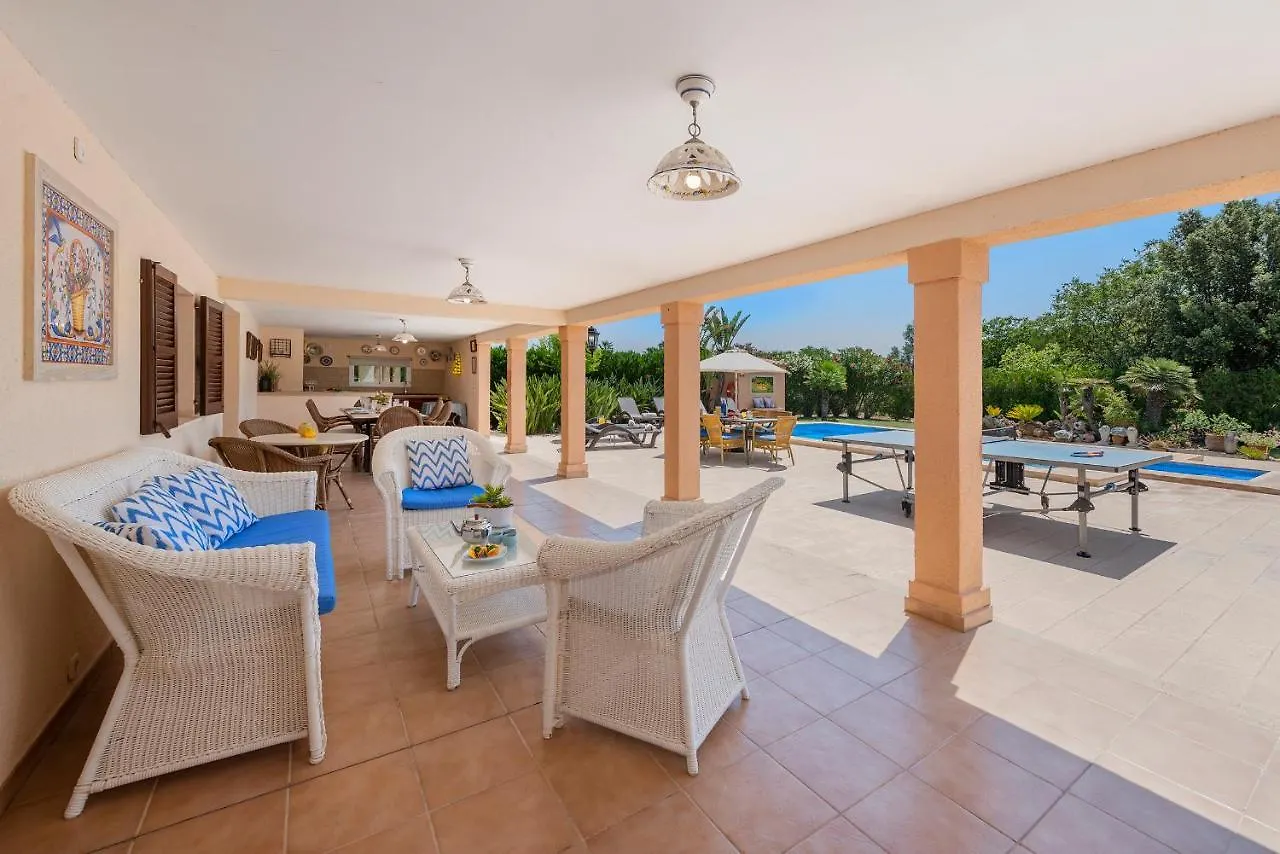 Aina Francisca Villa Alcudia