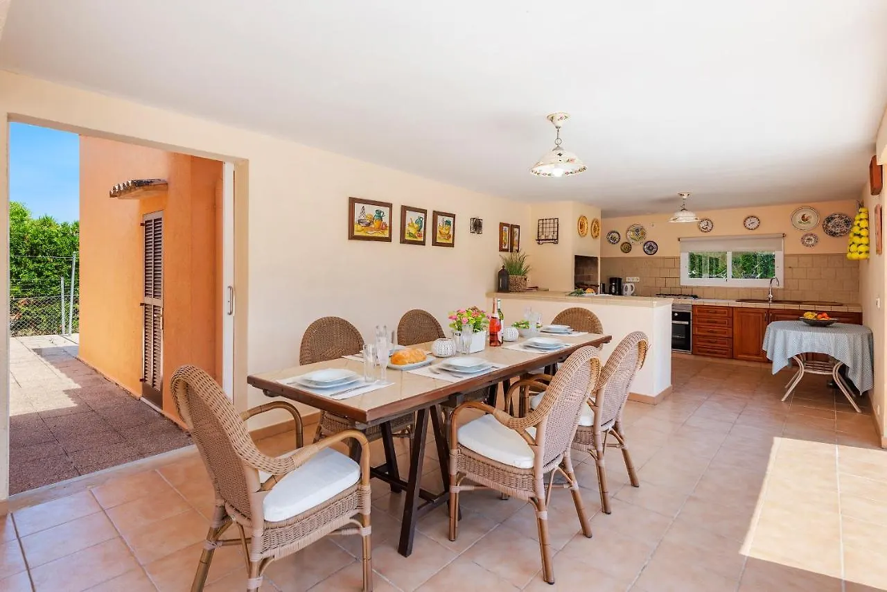 Aina Francisca Villa Alcudia  Spanyolország