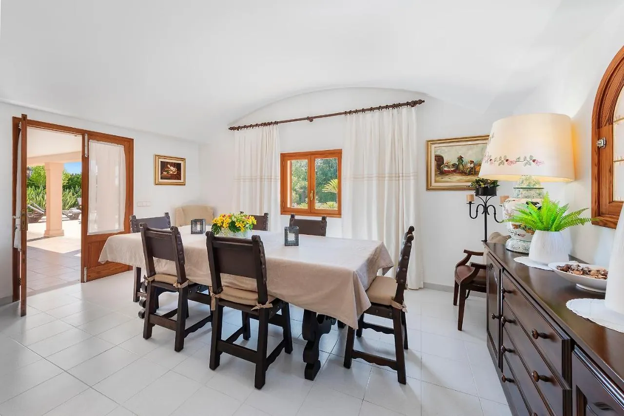 Aina Francisca Villa Alcudia  Spanyolország