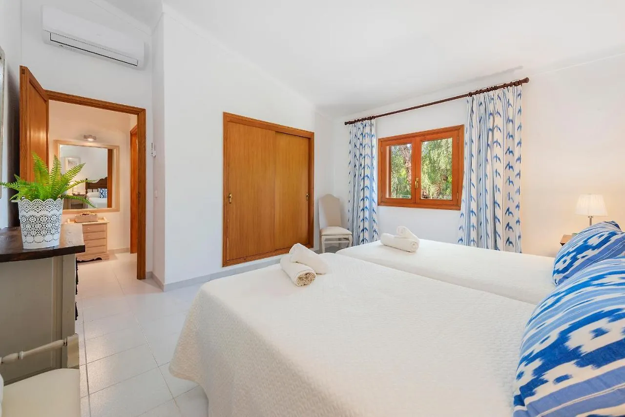Aina Francisca Villa Alcudia  0*,  Spanyolország